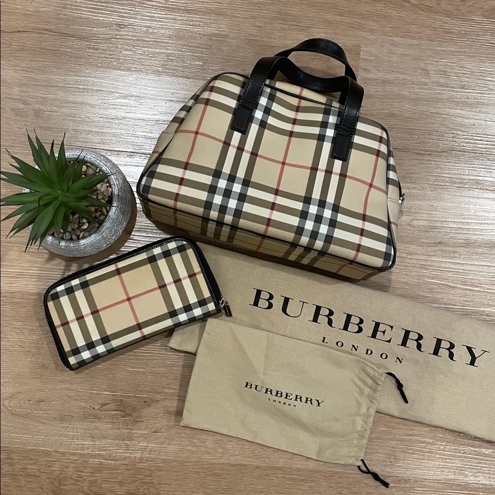 Burberry London. Novacheck Satchel/Wallet/Dust Bags
